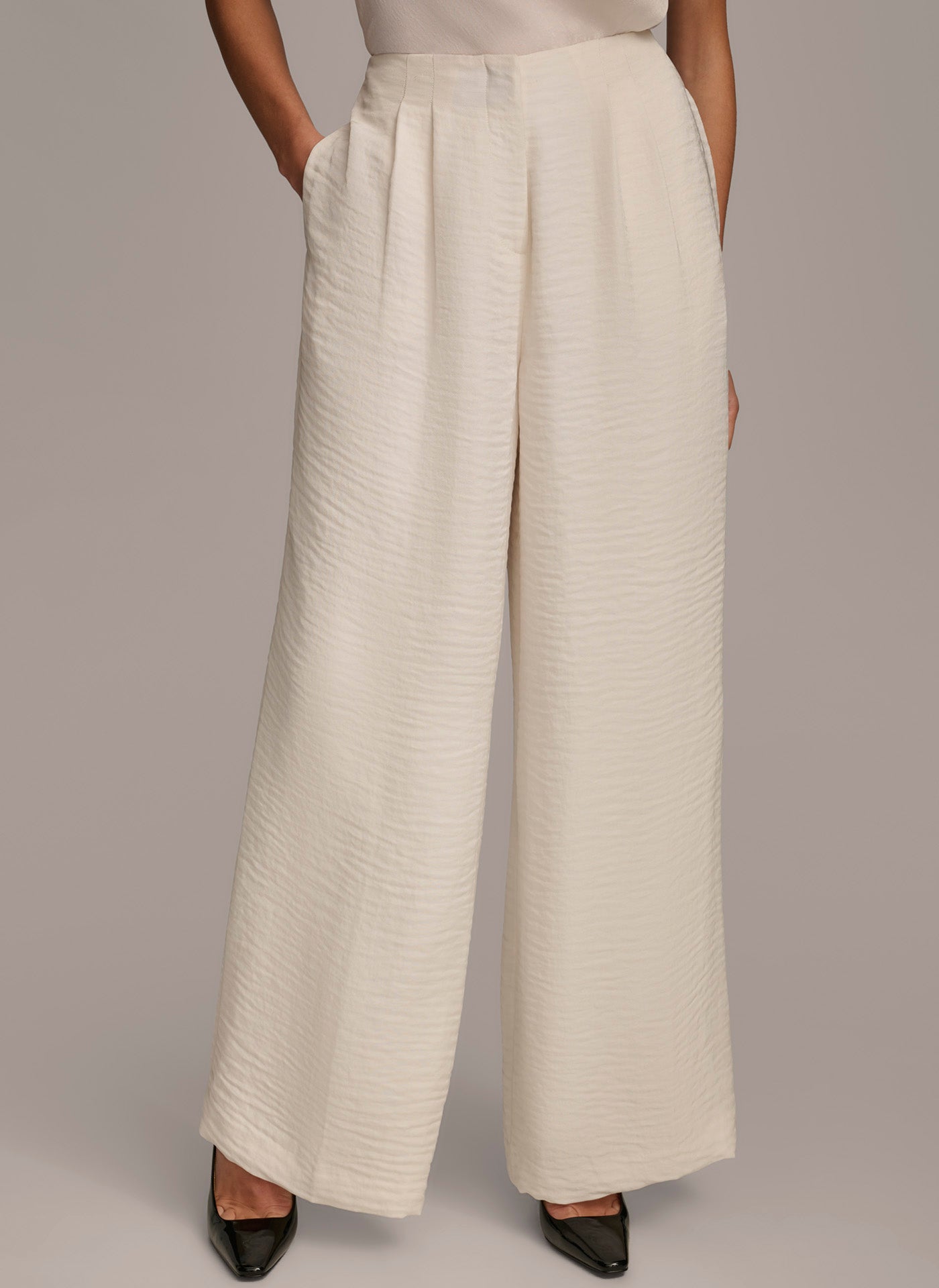 (image for) DELICATE PLEATED WIDE LEG PANT